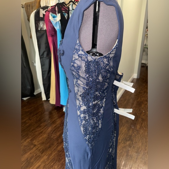 Elegant Navy Lace Evening Gown - Picture 3 of 6